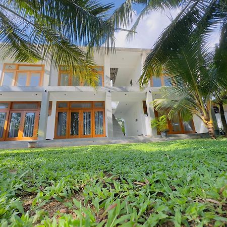 New Ocean Breeze Madiha Hotell Matara Exteriör bild